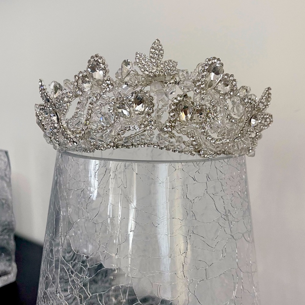 Wedding crown 👑